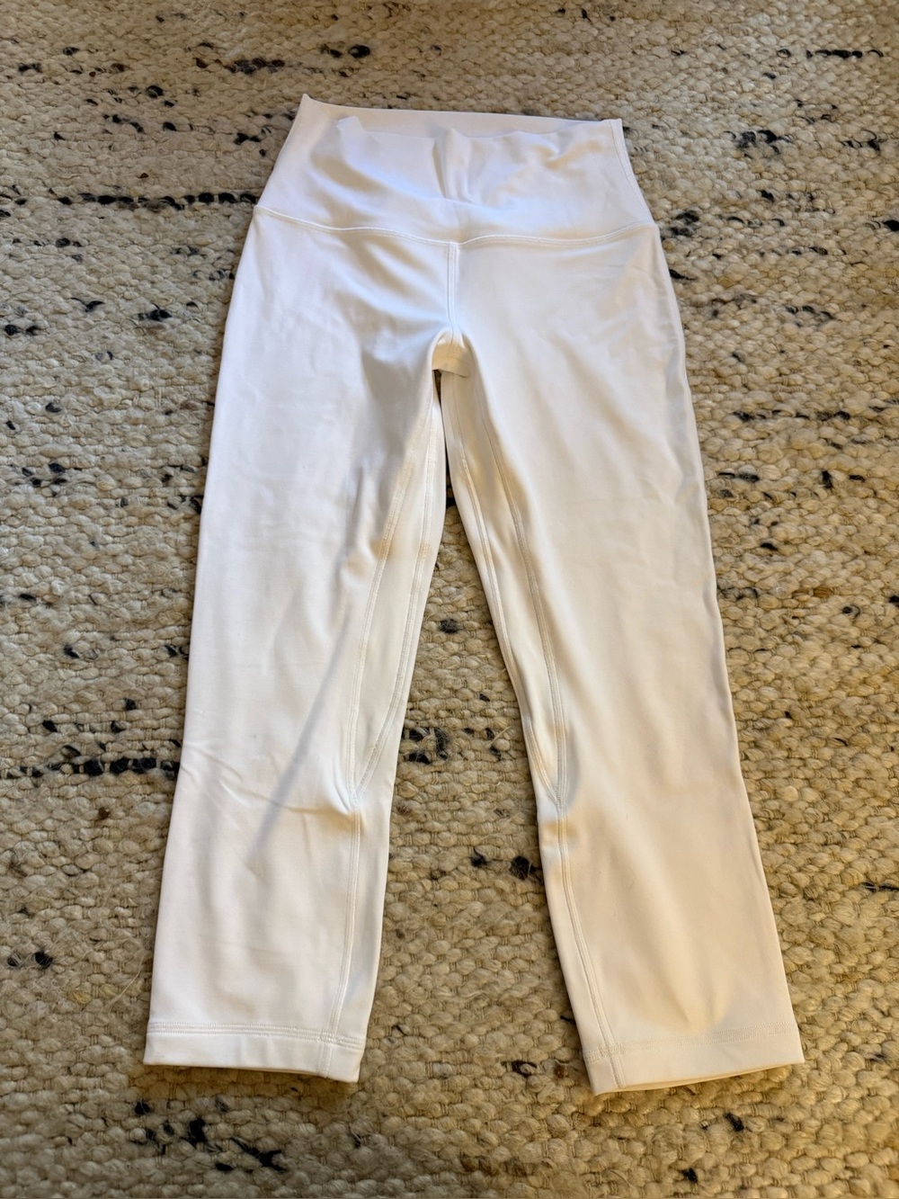 Lululemon White Capri Leggings sz 6